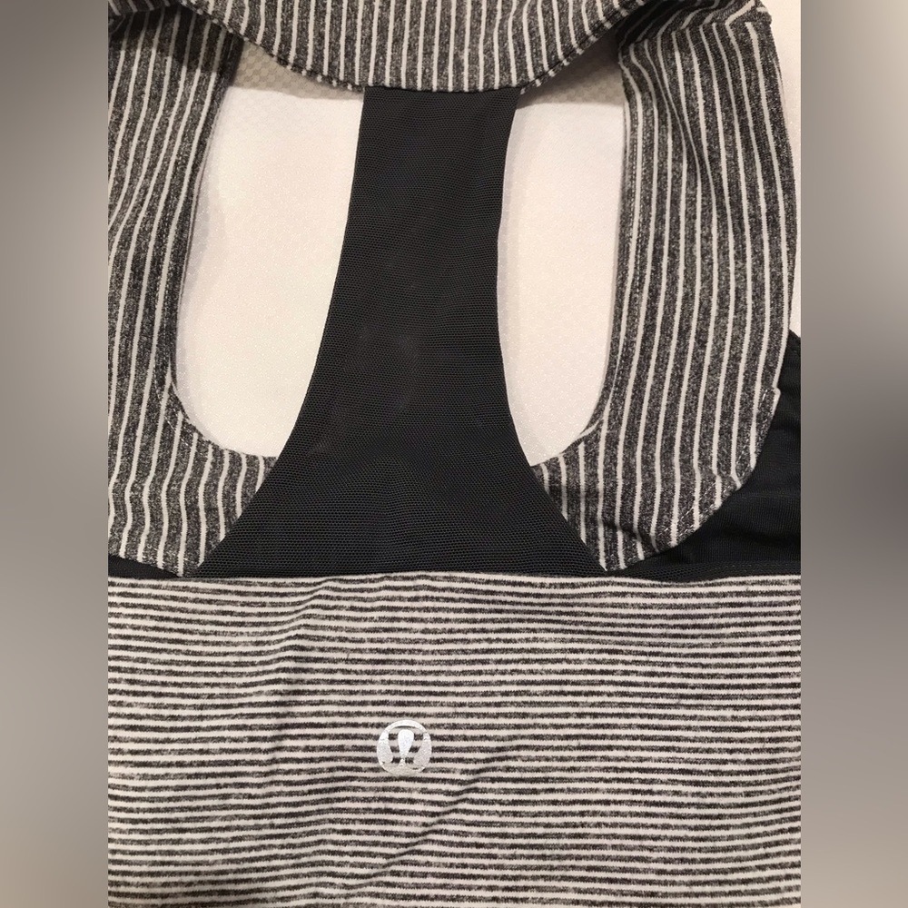 Lululemon Scoop Neck Tank Top ( Size 6) Color Gray/ White - Picture 5 of 6